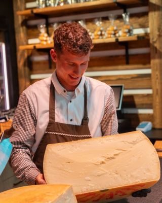 👋 Tady se servíruje srdcem. Není to jen o tom, co držíme v ruce – ale i o tom, jak to nabízíme. Každý produkt známe do...