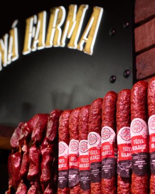 🔥 Tohle je ostrá záležitost! 🔥 Maďarské klobásy vás nenechají chladnými. Perfektní k pivu, na gril i jen tak – pro...